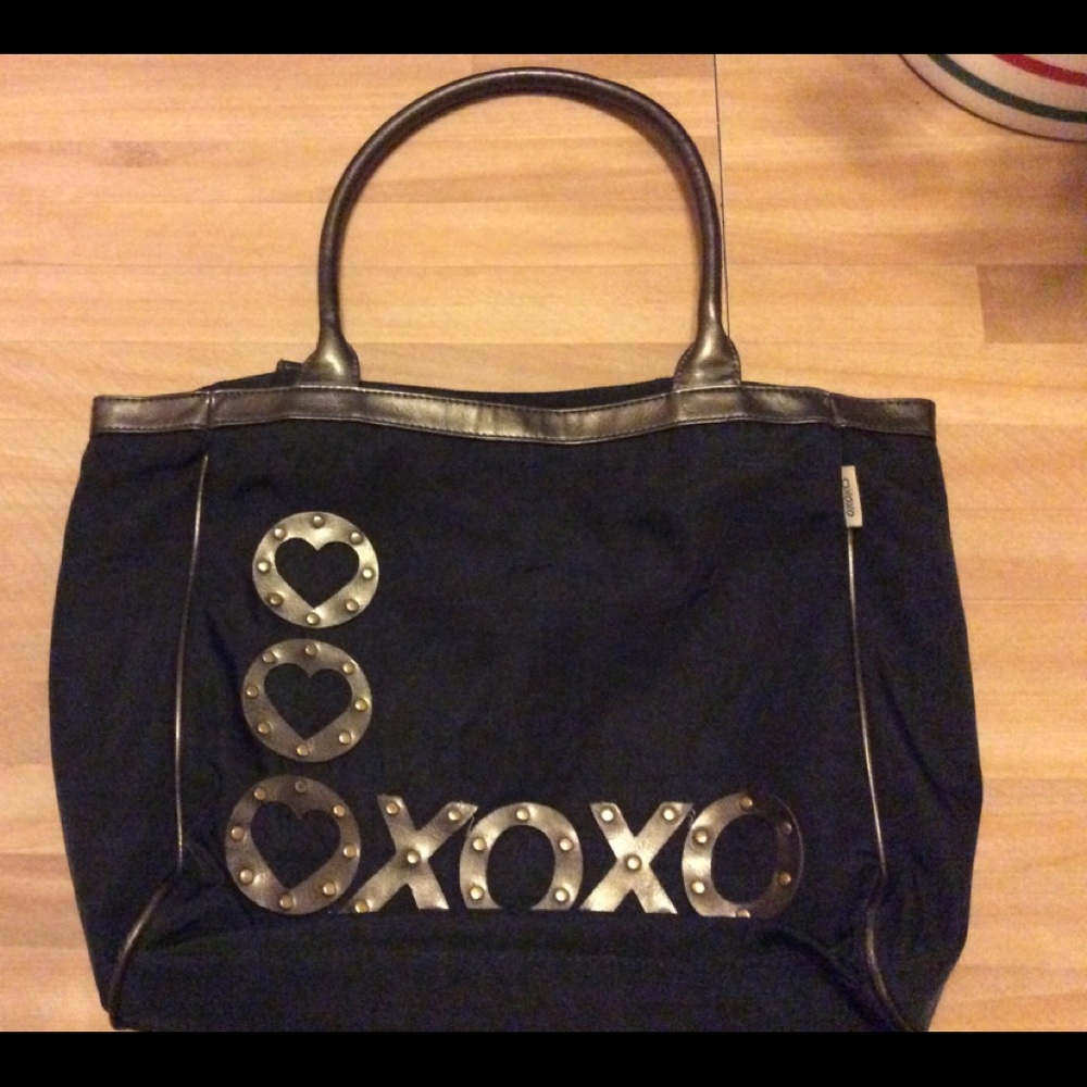 Black tote bag.